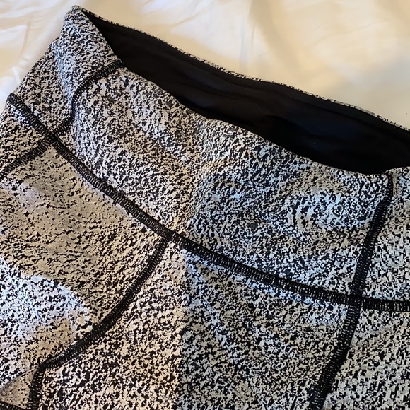 Lululemon workout pants - Picture 5 of 6